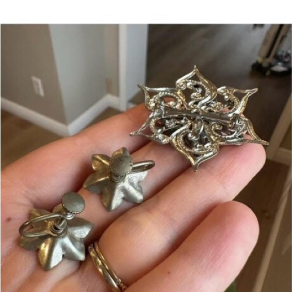 Vintage Jewelry Set Silver Flower Rhinestone Brooch screw back earrings lot Pin - Picture 2 of 10